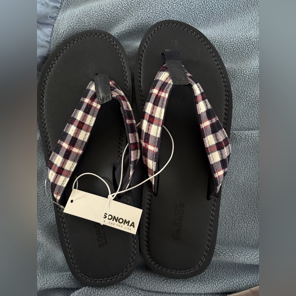 New- Mens 8-9
Sonoma comfort
Classic Plaid Strap Flip Flops